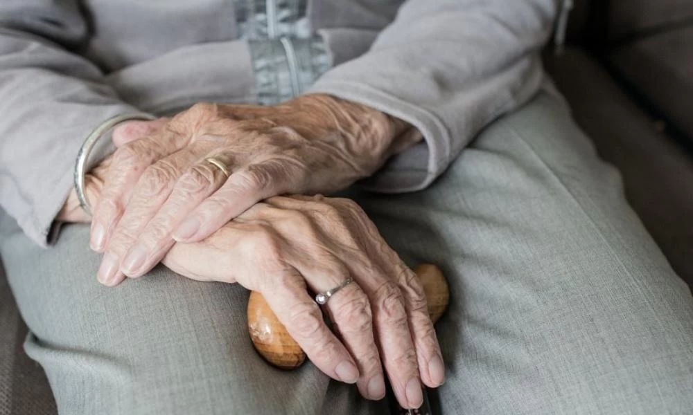 Ηλεία: 65χρονη κατήγγειλε ότι τη βίασαν και τη λήστεψαν μέσα στο σπίτι της